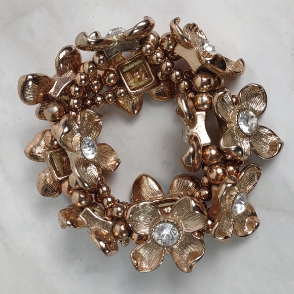 Natasha Rose Gold Dogwood Flower Stretch Bracelet - Picture 3 of 5